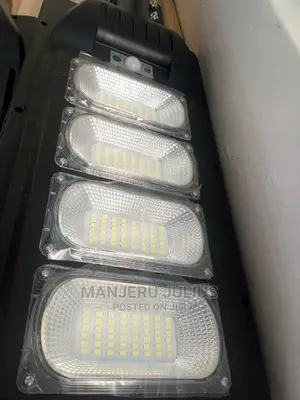 160 Watts Solar Streetlight