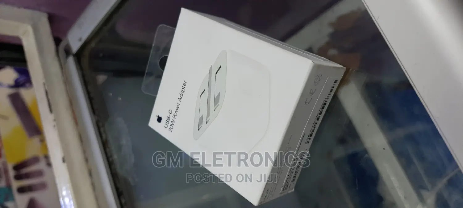 USB-C 20 W Power Adapter .