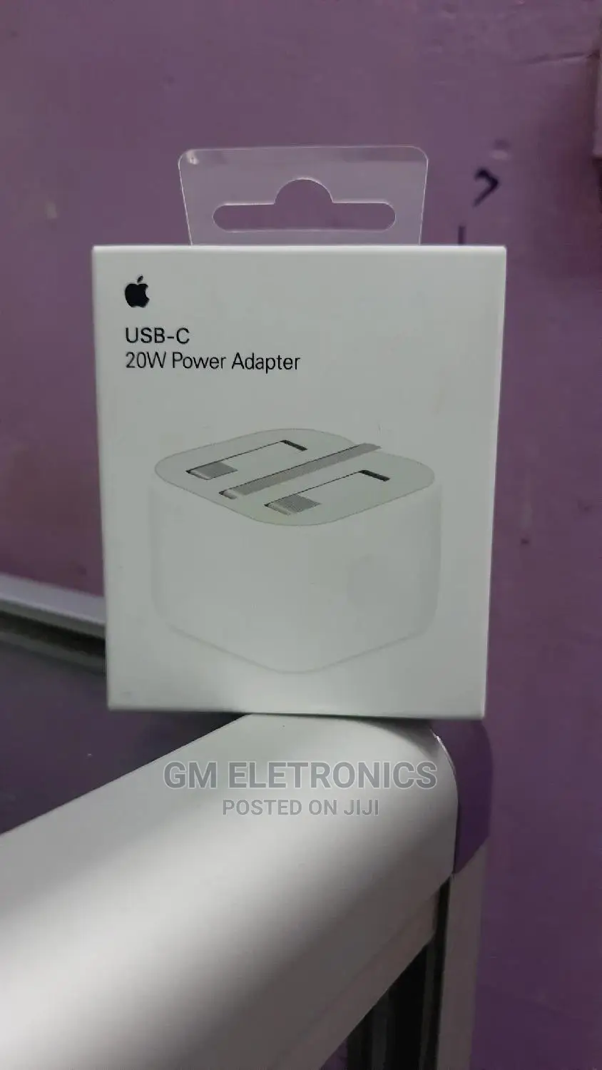 USB-C 20 W Power Adapter .