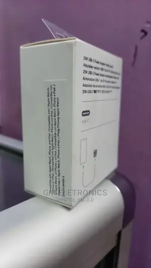 USB-C 20 W Power Adapter .