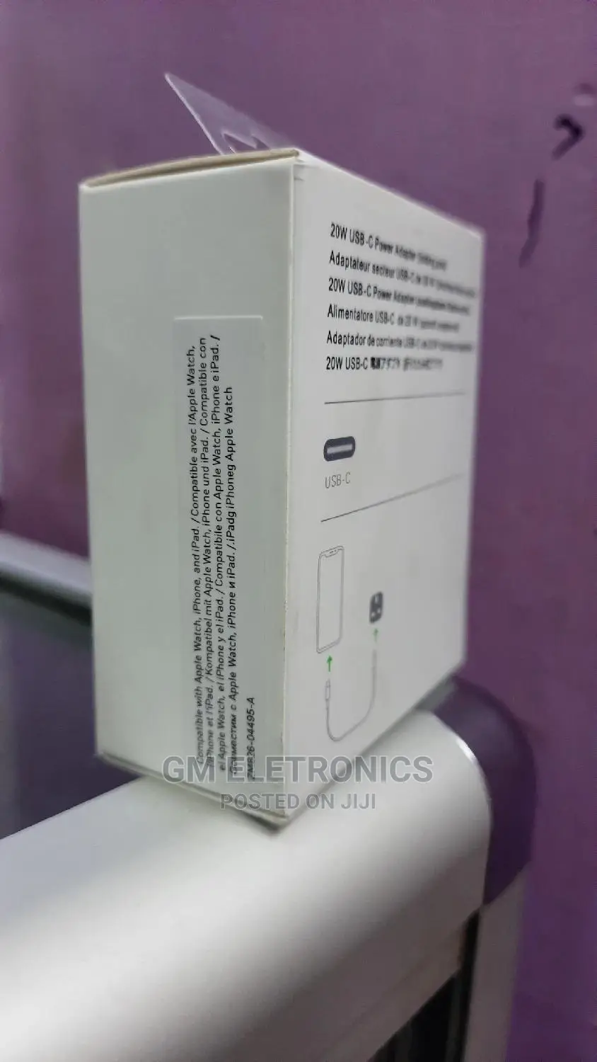 USB-C 20 W Power Adapter .