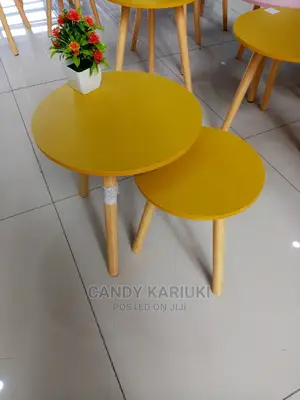 Minimalist Yellow Aemes Table Set