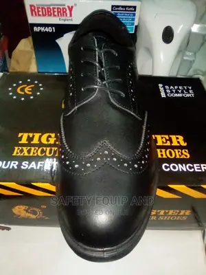 Tiger Master Executive Safety Shoes