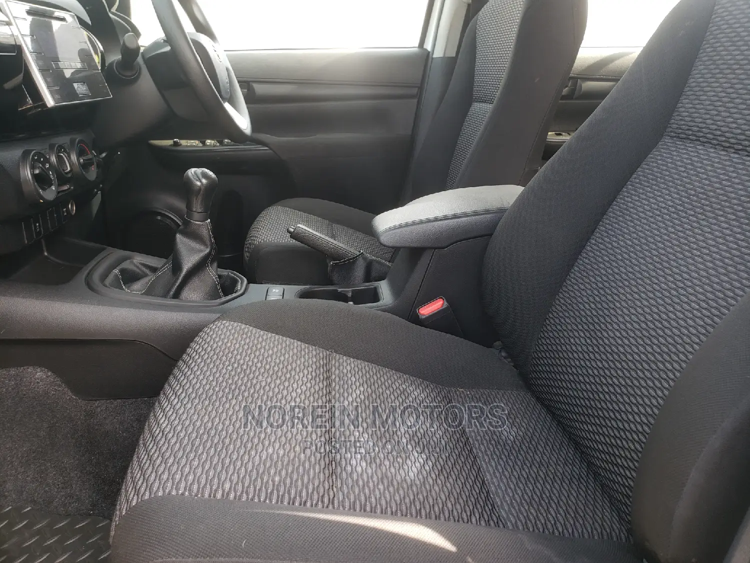 Toyota Hilux 2016 White
