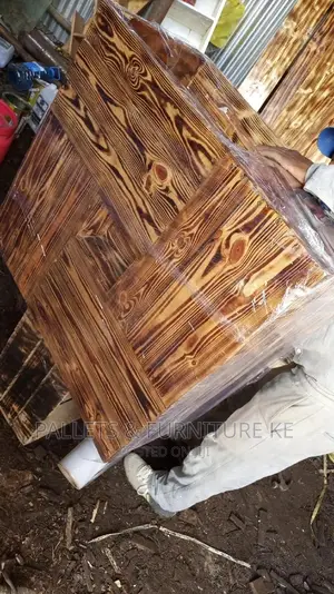 Pallets Table