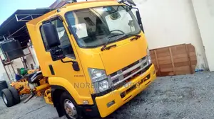 Isuzu ELF Truck 2014 Yellow