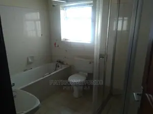Modern 4bedroomed Mansion , Dsq Garage to Let