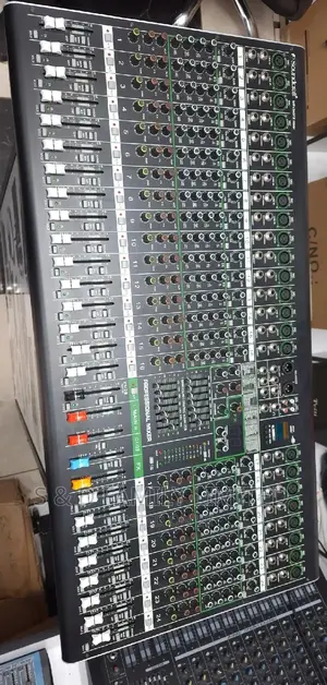 Soundcraft 24 Channels Plain Mixer