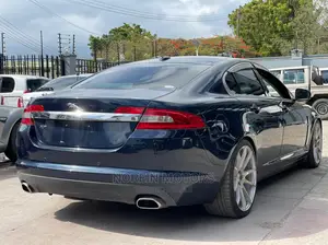 Jaguar XF 2014 Blue