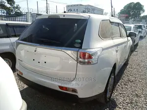 Mitsubishi Outlander 2015 White