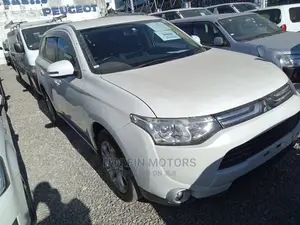 Mitsubishi Outlander 2015 White