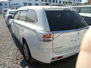 Mitsubishi Outlander 2015 White