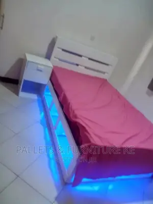 4 by 6 Pallets Bed With Blue Ld Lights