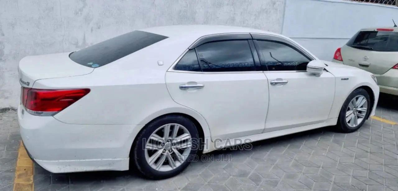 Toyota Crown 2014 White