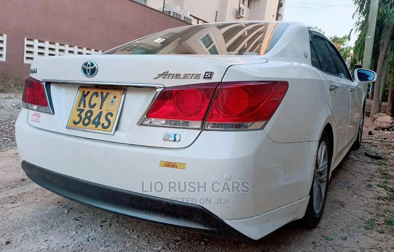 Toyota Crown 2014 White