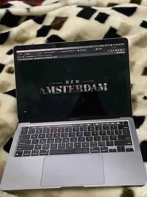 New Laptop Apple MacBook Pro 8GB Intel Core I5 256GB