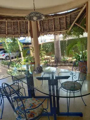 For Sale 6 Bedrooms Villa Nyali