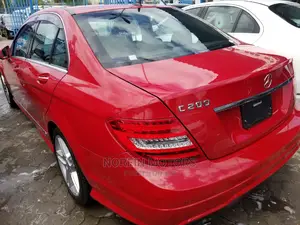 Mercedes-Benz C200 2015 Red