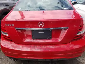 Mercedes-Benz C200 2015 Red