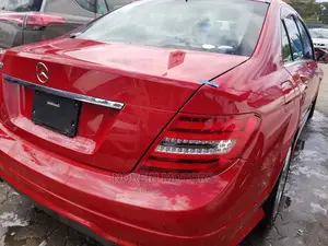 Mercedes-Benz C200 2015 Red
