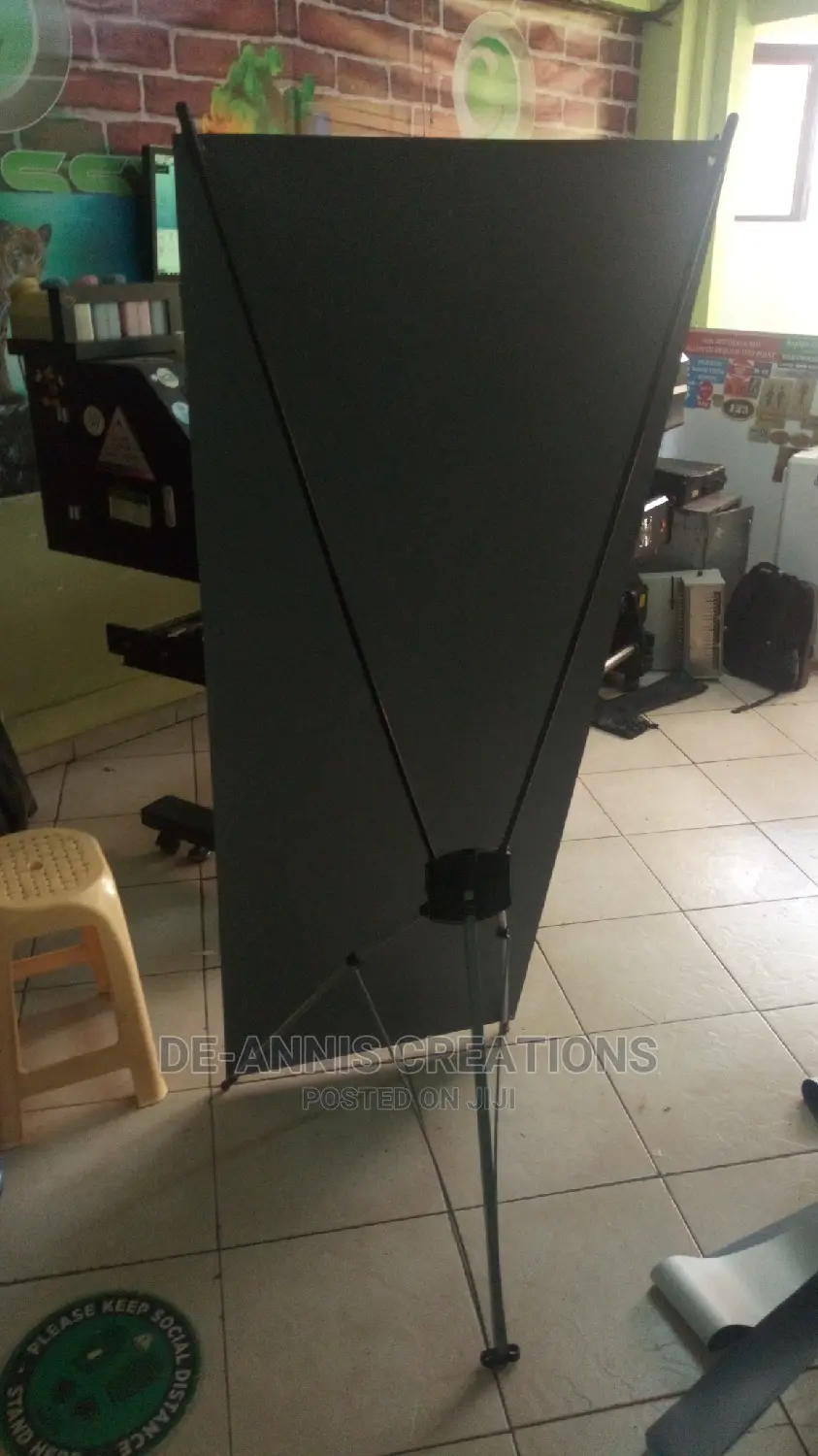 X Stand Banner