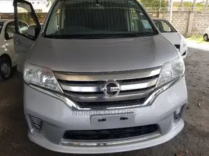 Nissan Serena 2015 Silver