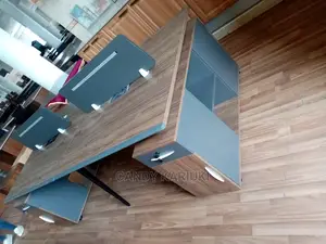 Modern 4 Way Workstation