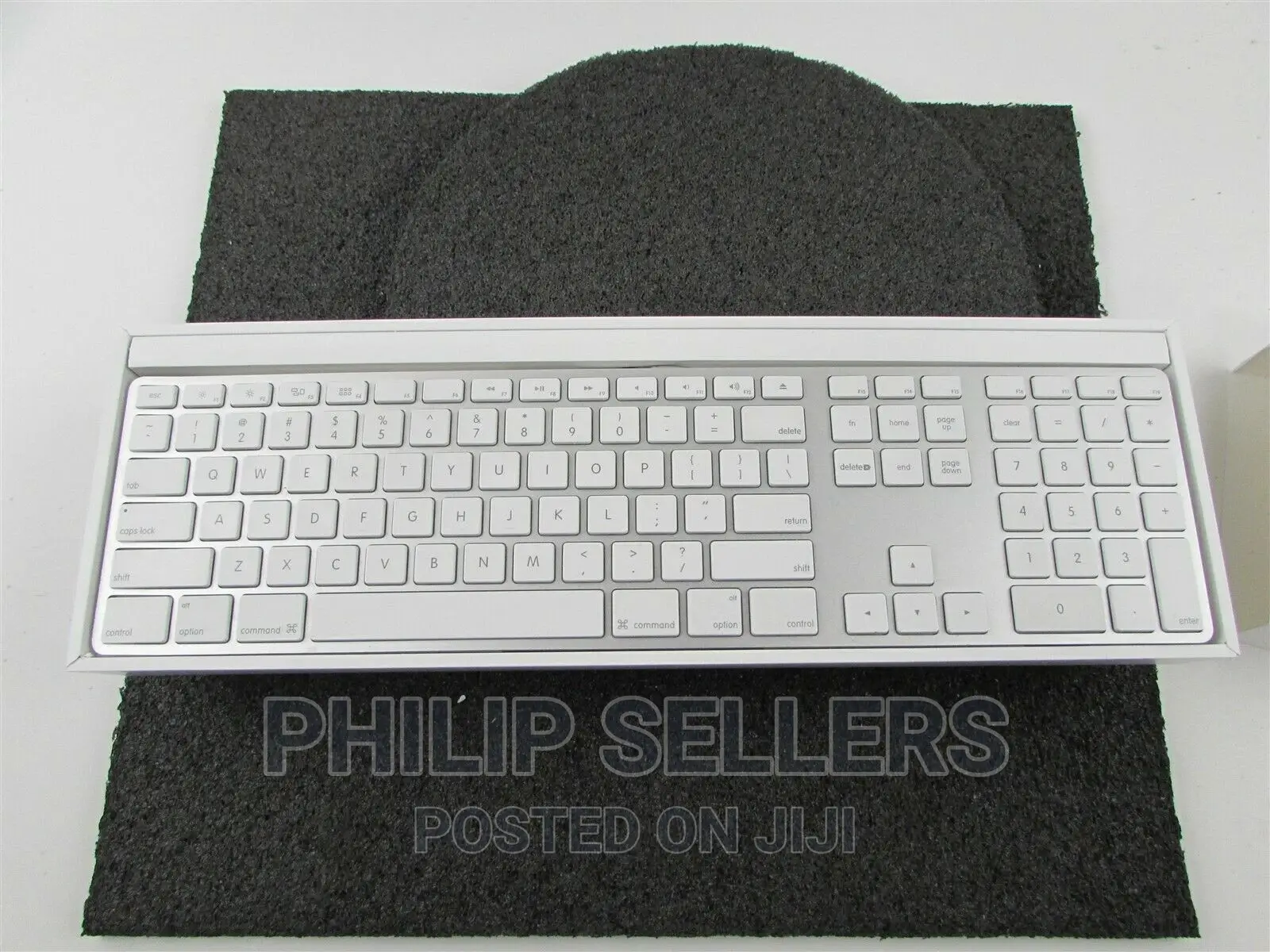 Apple A1243 Wired USB Keyboard and A1152 Wired USB Com