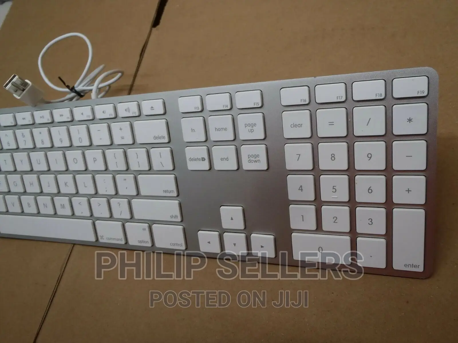 Apple A1243 Wired USB Slim Aluminum Full Size Computer Keybo