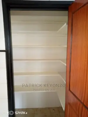 4bdrm Maisonette in Eregi Court, Parklands/Highridge for Rent