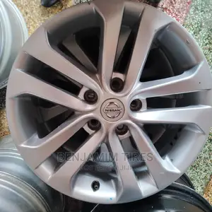 Clean Original Rims Size 17 Inch for Nissan X-Trail Set.