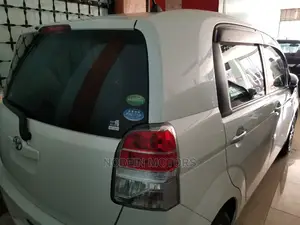 Toyota Porte 2015 Green