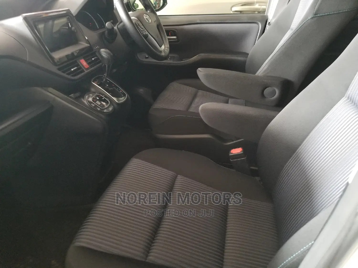 Toyota Voxy 2016 White