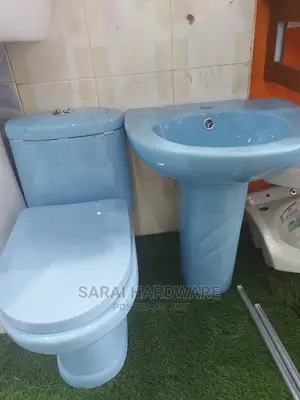 Kids CLOSE Couple TOILETS
