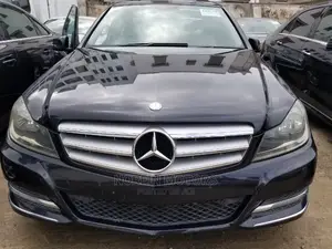 Mercedes-Benz C200 2015 Blue