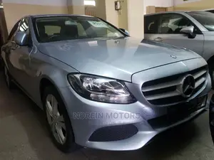 Mercedes-Benz C200 2015 - Silver Edition Compact Luxury Car