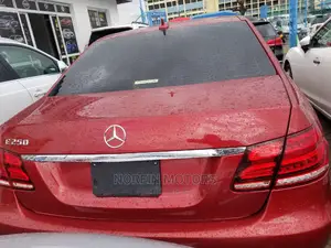 Mercedes-Benz E250 2015 Red