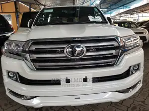 Toyota Land Cruiser 2017 White