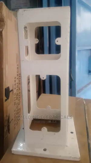 Pedestal Box 100 by 100