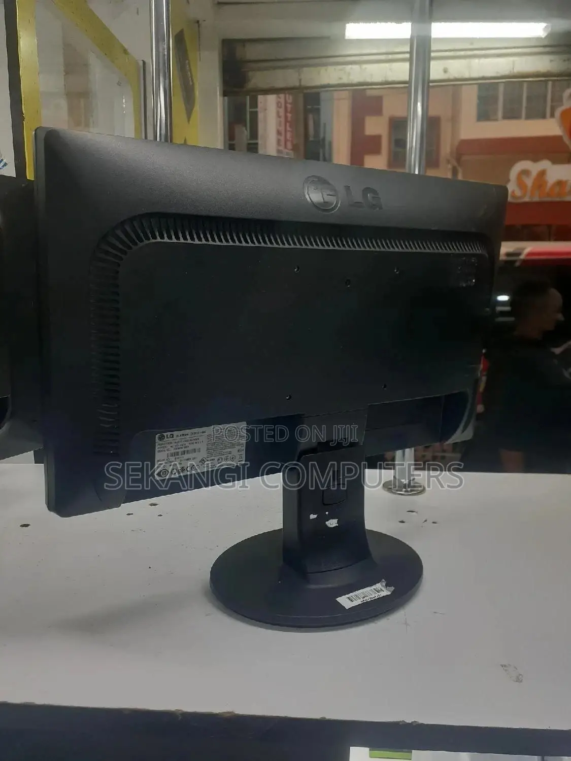 Lg Wide Tft 19"