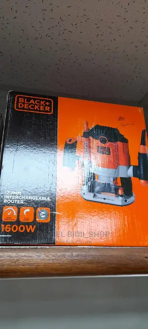 Black Decker Interchangeable Router 12.7mm 1600w