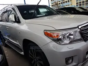 Toyota Land Cruiser 2016 White