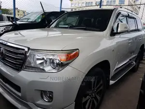 Toyota Land Cruiser 2016 White