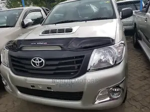 Toyota Hilux 2015 Silver
