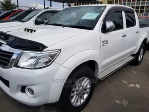 Toyota Hilux 2014 Pearl