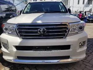Toyota Land Cruiser 2015 White