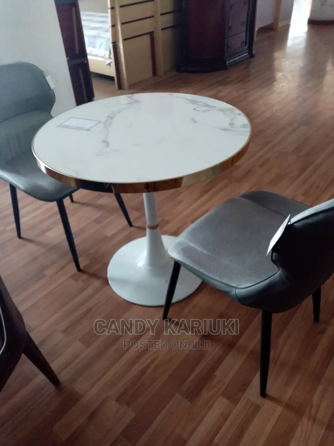 Round Table