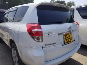 Toyota Vanguard 2012 Pearl