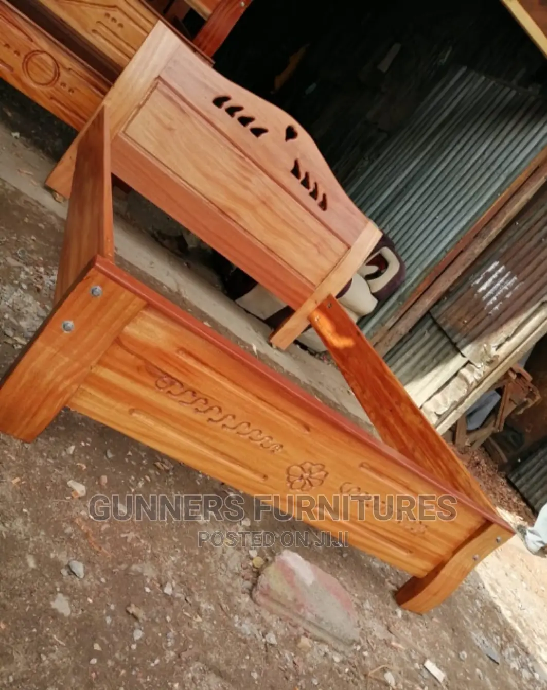Mahogany Beds 5*6.