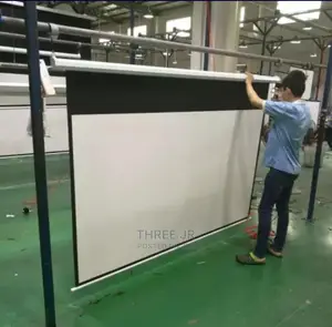 Easy to Pull Down Projection Screen 84inch. Manual Screen